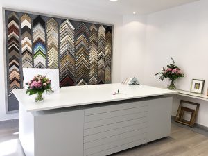 bilderrahmen-bilderrahmungen-einrahmung-kunst-art-galerie-kanstgalerie-santa-clara-wiesbaden